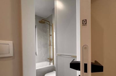 Alquiler de un moderno apartamento de 2 habitaciones, 32 m², Wola, Varsovia, Polonia